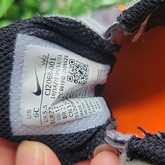 Nike Kids Gray and Orange Sneakers - Picture 4 of 5